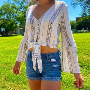 White American Eagle XS Crop Top Flare Shirt